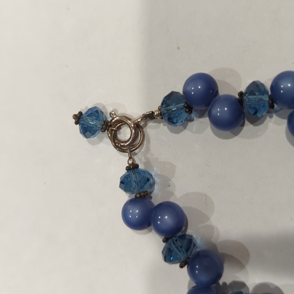 Blue glass bead bracelet - Picture 2 of 4